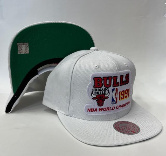 Men's Mitchell & Ness Gray/White Chicago Bulls Day 5 Snapback Hat