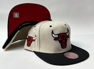 Mitchell & Ness Chicago Bulls 2 Tone Snapback Red Bottom "Cream Black Red" (Bull Patch Embroidery)