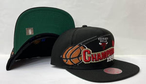 Mitchell & Ness NBA 96 Bulls Champions Wave Snapback "Black Red Gold"