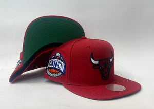 Mitchell & Ness Chicago Bulls Snapback Green Bottom "Red Black" (Eastern Conference Patch Embroidery)